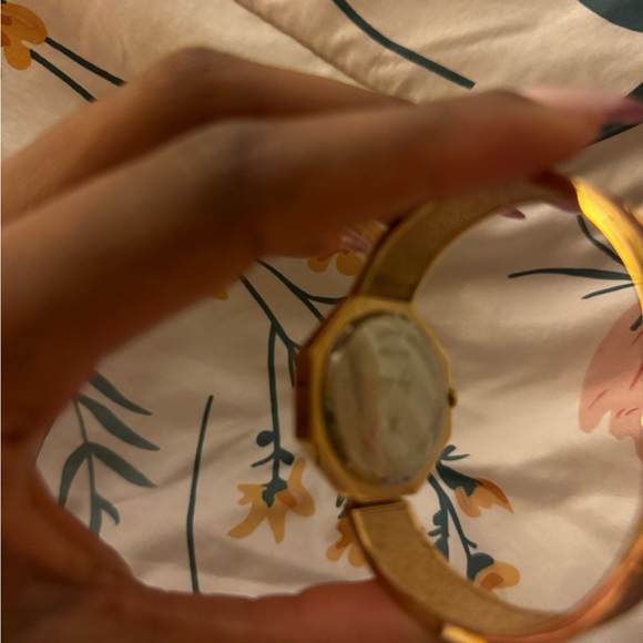 Vintage Red/Gold Watch - Picture 5 of 6